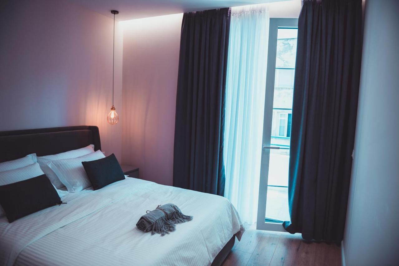 Tam Skanderbeg Square City Center Apartment No2 Апартаменты *