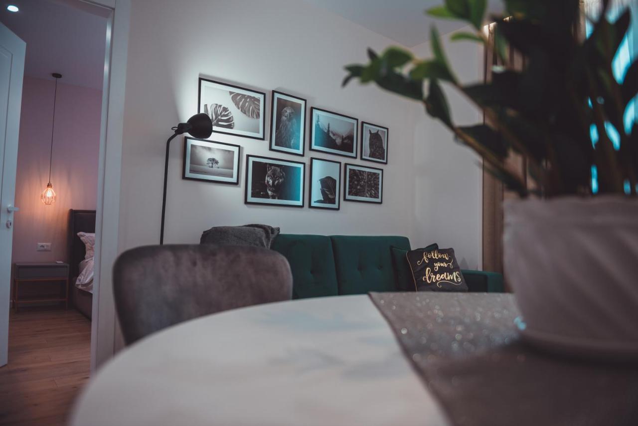 Tam Skanderbeg Square City Center Apartment No2 Апартаменты